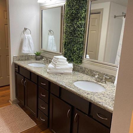 Bright & Modern Galleria Suite! 5 Star Location, Self Check In & Free Parking Houston Dış mekan fotoğraf