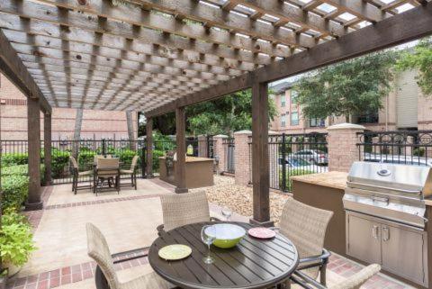 Bright & Modern Galleria Suite! 5 Star Location, Self Check In & Free Parking Houston Dış mekan fotoğraf